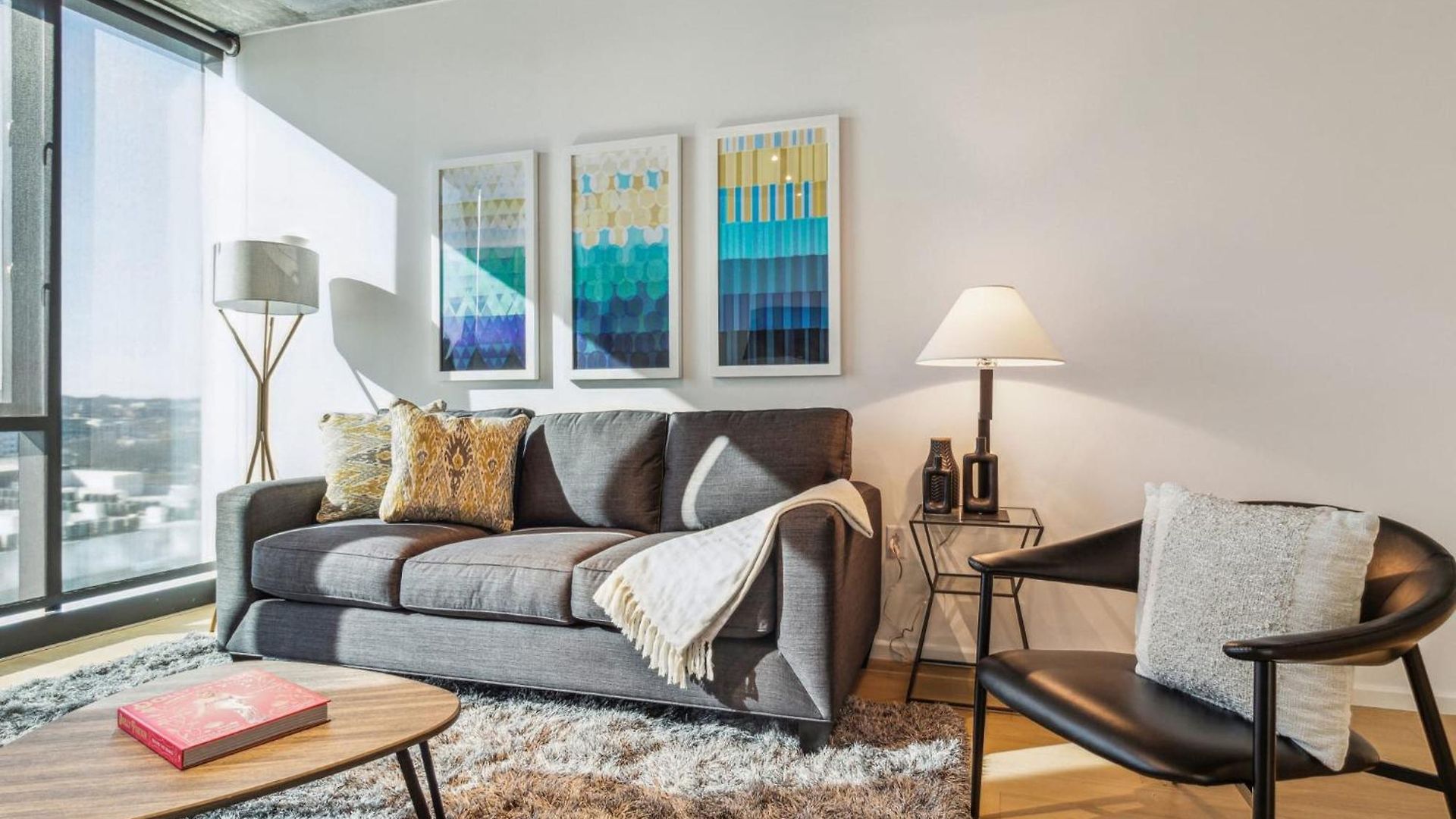 Contemporary City Living In Apartment Nashville