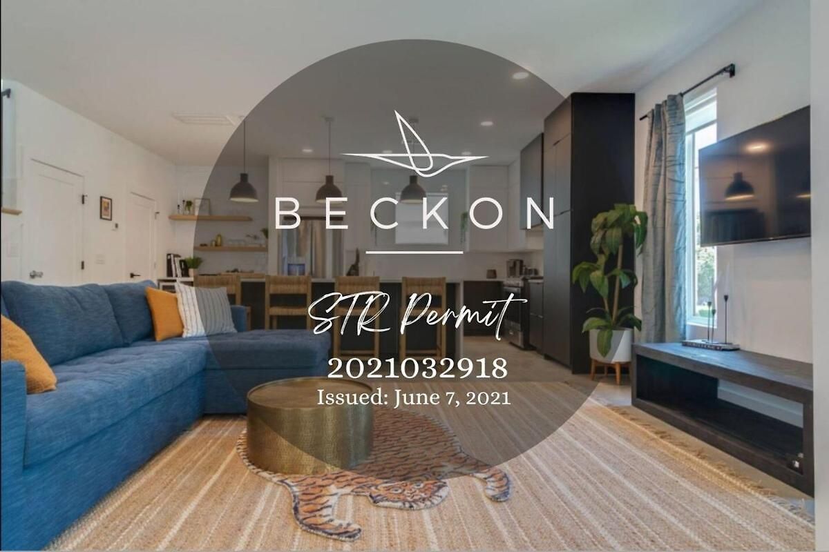 Holiday home 6 Bed With En Baths, Host Up To 20, Rooftops, Parking, Gourmet Kitchens, Cozy Living Spaces, Skyline Views & Fire Table, Near Downtown, Distilleries & Marathon Village, High-speed Wi-fi, 24hr Hospitality Nashville
