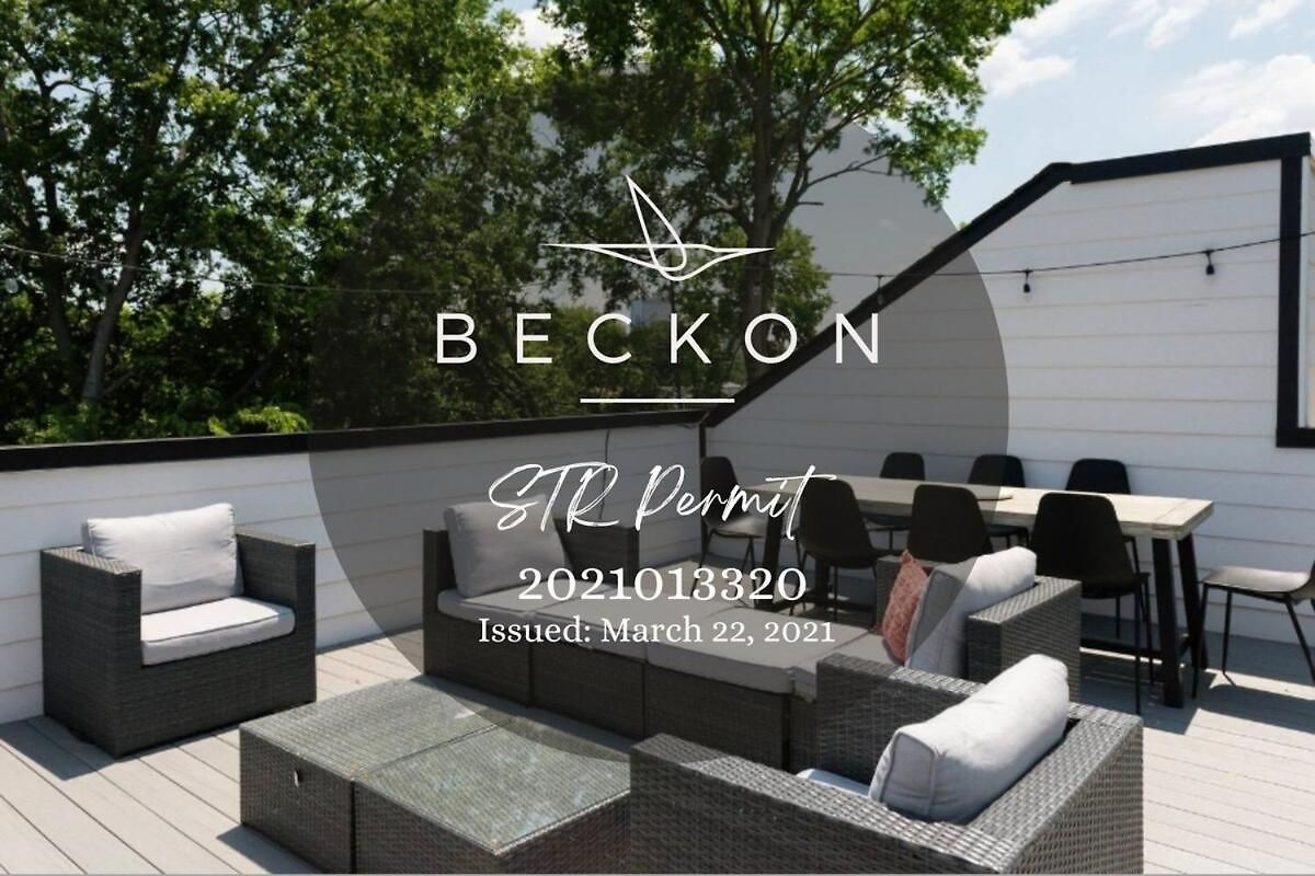 6 Bed With En Baths, Host Up To 20, Rooftops, Parking, Gourmet Kitchens, Cozy Living Spaces, Skyline Views & Fire Table, Near Downtown, Distilleries & Marathon Village, High-speed Wi-fi, 24hr Hospitality Holiday home