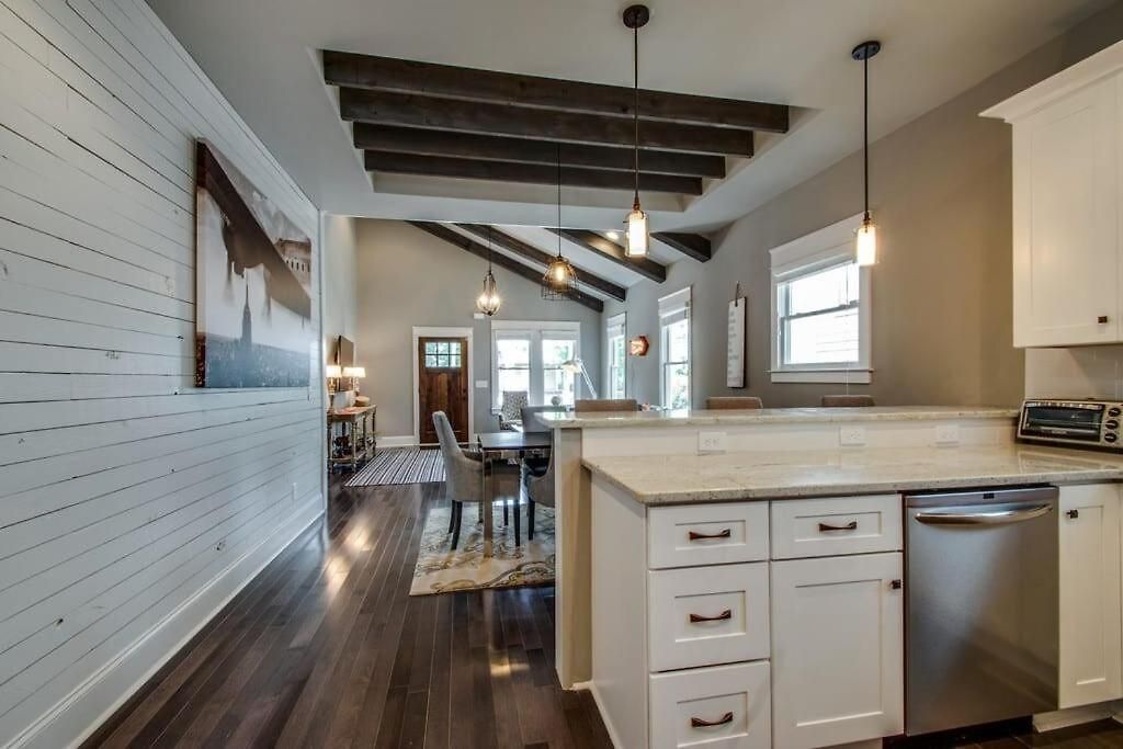 1-story Family With Fenced Yard, Grill, Parking, Sleeps 10, 5 Mins To Five Points & Nissan Stadium, Smart Tvs, Pet-friendly Yard, Patio For Bbqs, Ideal Getaway For Families, 24 Hr Hospitality