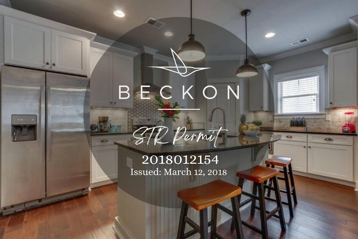 Holiday home Twin Belmont Homes W 8 King 4 Living Sleep Up To 24 Guests Walk To Belmont & Vanderbilt Near Music Row The Gulch & 12 South 2 Miles To Broadway Smart Tvs Parking 24 Hr Hospitality *