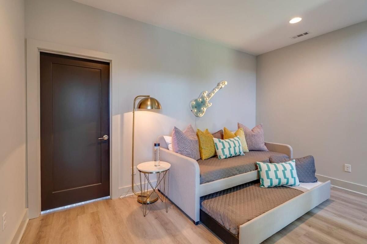East Nash Double - 26 Beds Fast Holiday home Nashville