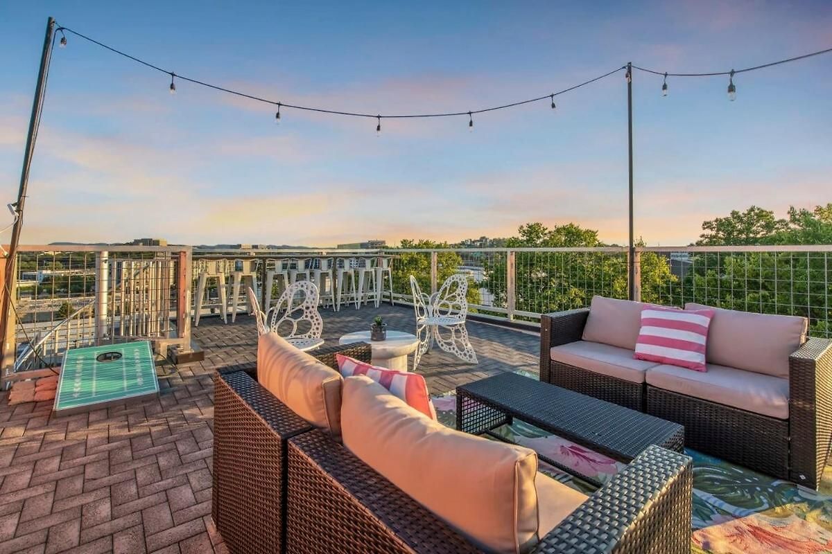 Holiday home Luxury Retreat: Rooftop Hot Tub Double Deck & Game *