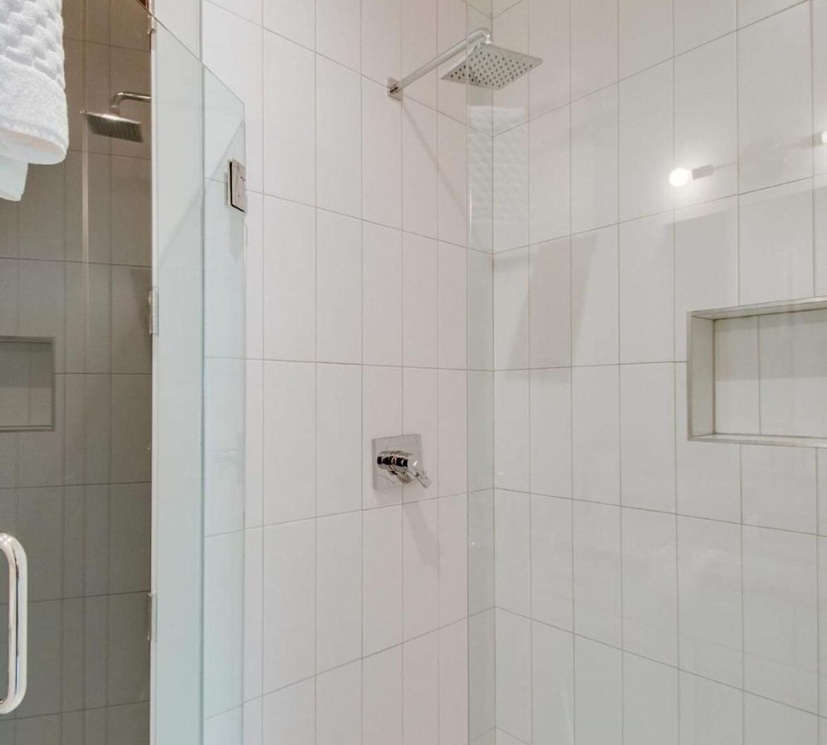 East Nash Lux - 13 Beds & Views *