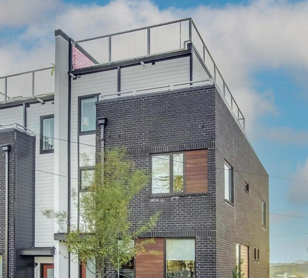 Luxury Retreat: Rooftop Hot Tub Double Deck & Game Nashville