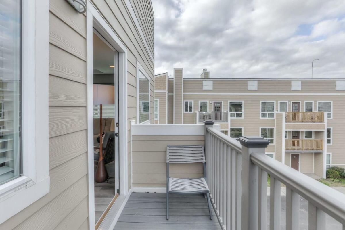 Walk To Broadway Riverfront With Pool *