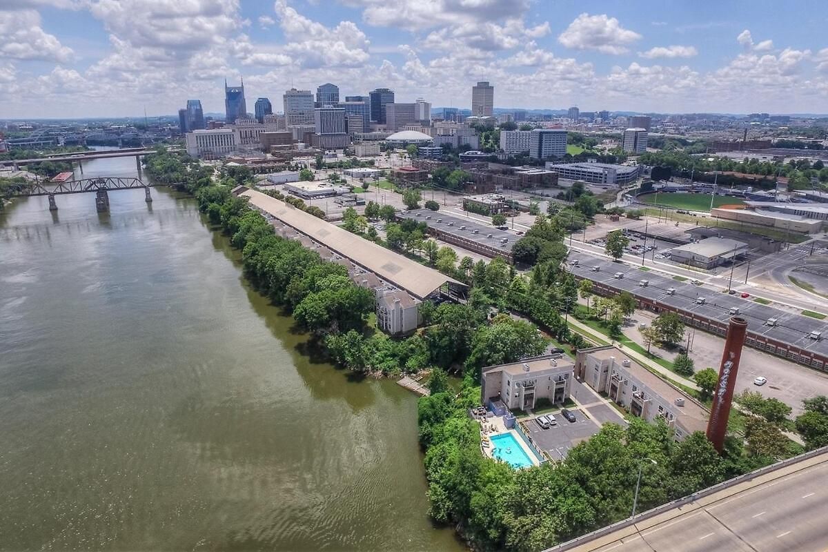 Walk To Broadway Riverfront With Pool *