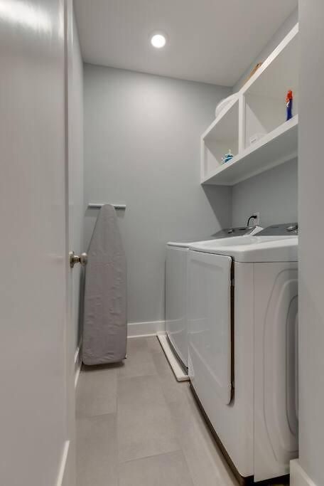New Townhome 5 Mins To Broadway Sleeps 8 * Nashville