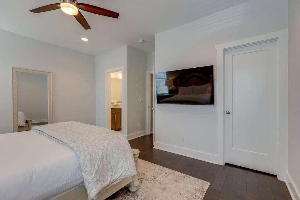 New Townhome 5 Mins To Broadway Sleeps 8 Nashville