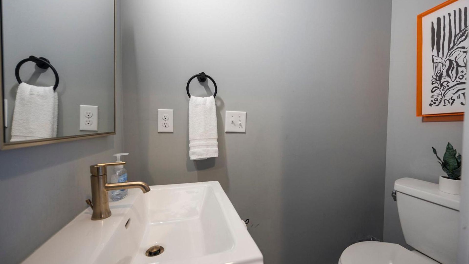 Holiday home Rooftop Skyline Views Dt Nash Sleeps 12 *