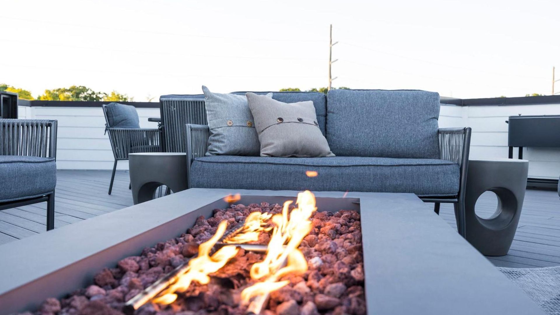 Rooftop Skyline Views Dt Nash Sleeps 12 Holiday home *