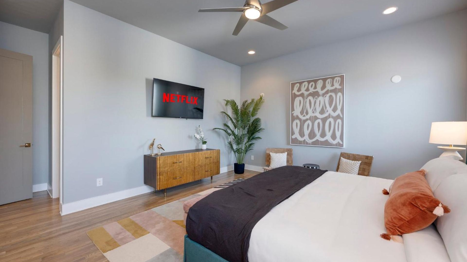 Holiday home Rooftop Skyline Views Dt Nash Sleeps 12