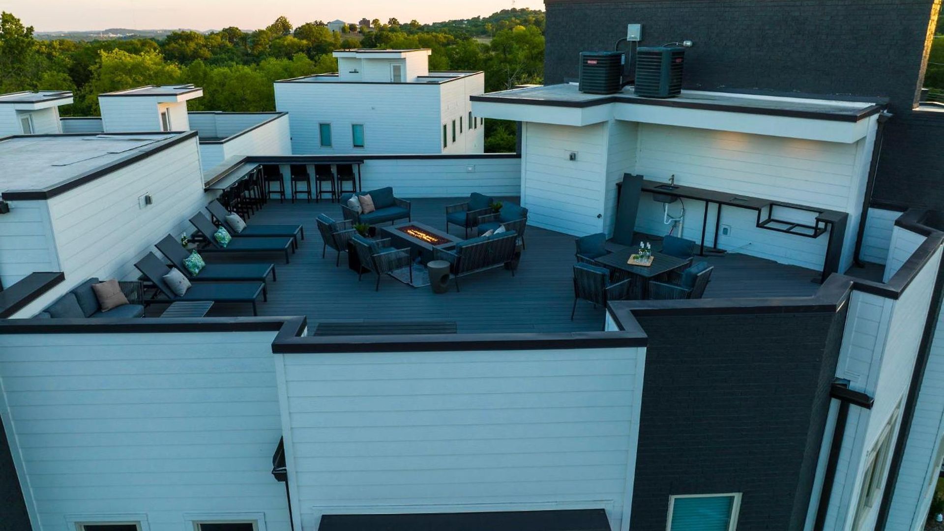 Rooftop Skyline Views Dt Nash Sleeps 12 Holiday home Nashville