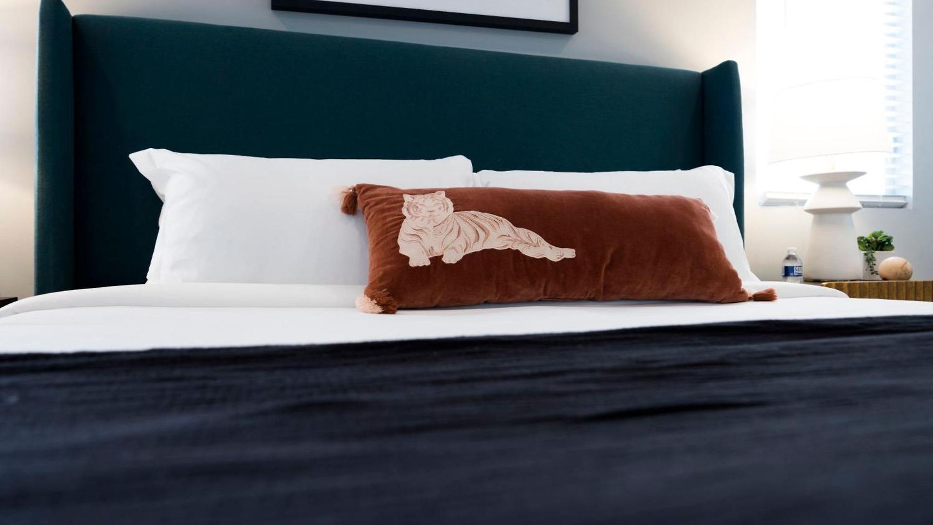 Holiday home Rooftop Skyline Views Dt Nash Sleeps 12 *