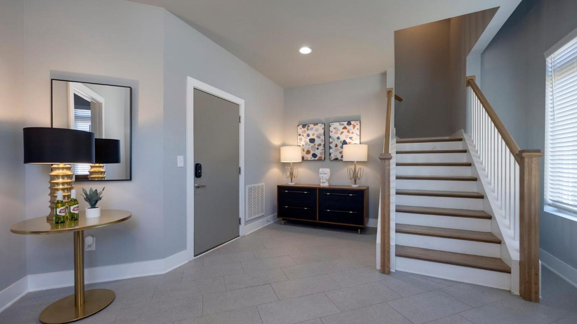 Rooftop Skyline Views Dt Nash Sleeps 12 Holiday home *