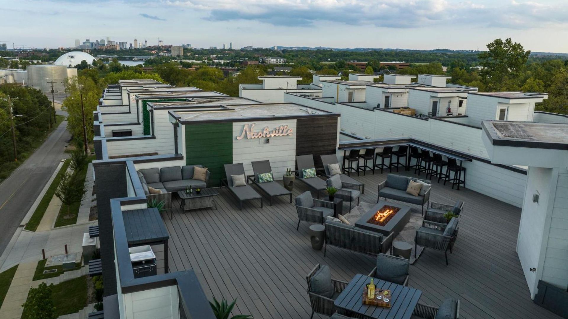 Rooftop Skyline Views Dt Nash Sleeps 12 Holiday home Nashville