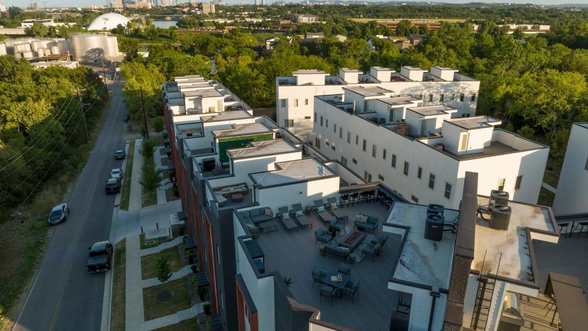 Rooftop Skyline Views Dt Nash Sleeps 12 Holiday home *