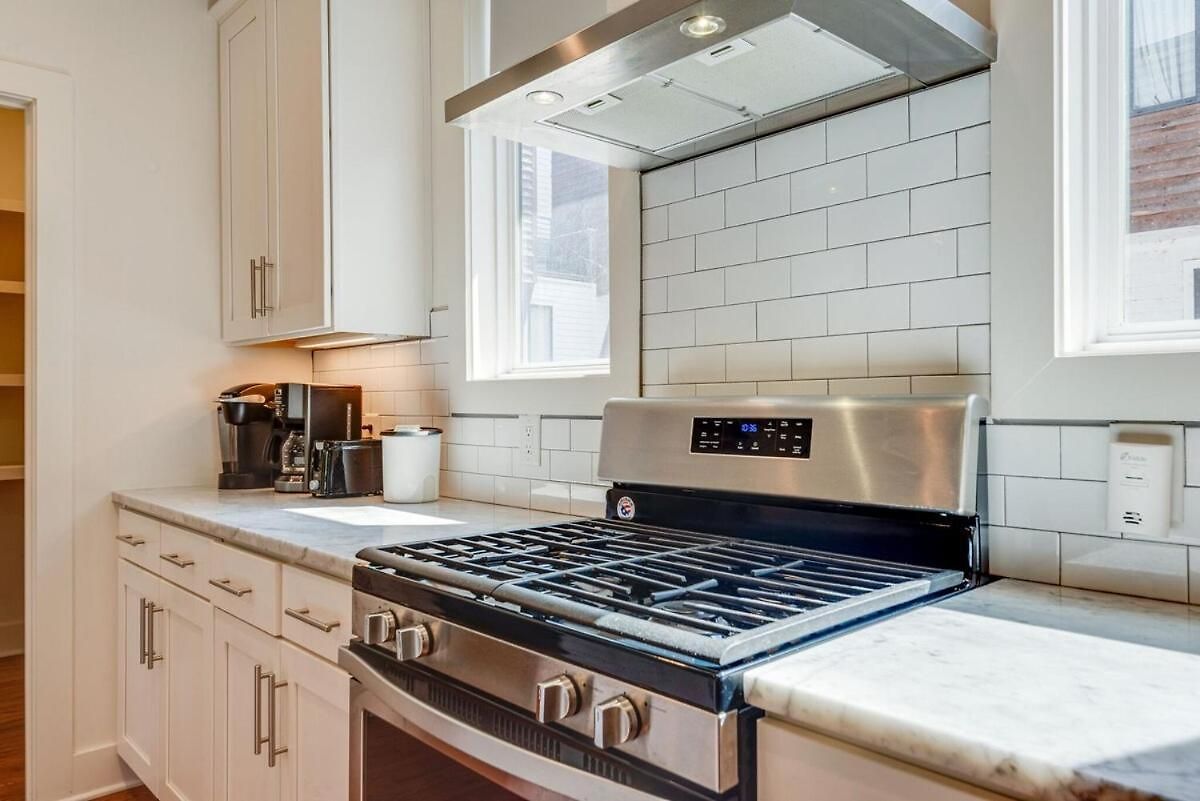 10 Percent Off New Downtown Sleeps 8 Holiday home