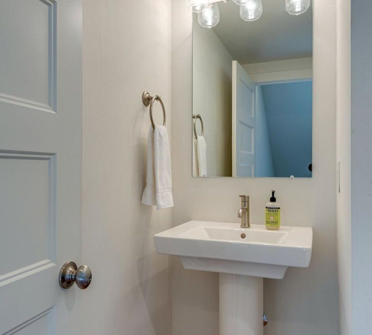 Holiday home 10 Percent Off New Downtown Sleeps 8