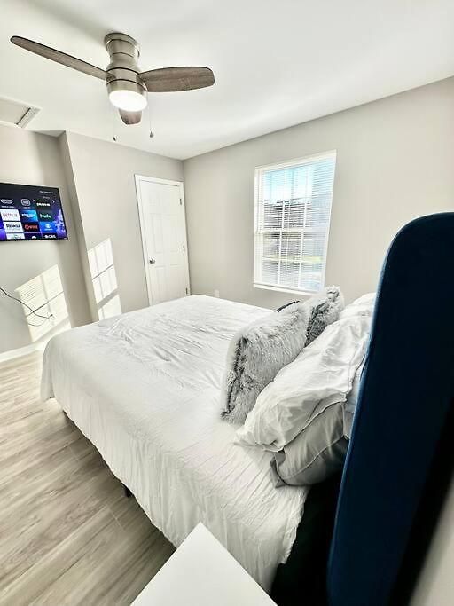 Hidden Gem 10 Min From Downtown Holiday home *
