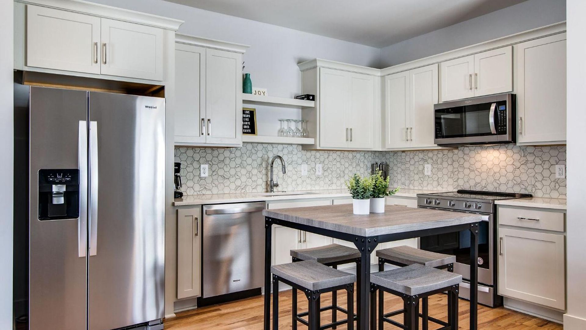 Holiday home Modern East Gem, Walk To Local Favorites, Cozy Den, Workspace & Smart Tvs, Fully Equipped Kitchen, Garage & Fast Wifi, Near Mas Tacos, Rosepepper & Five Points, 10 Min To Broadway & Nissan Stadium, 24 Hr Hospitality Nashville