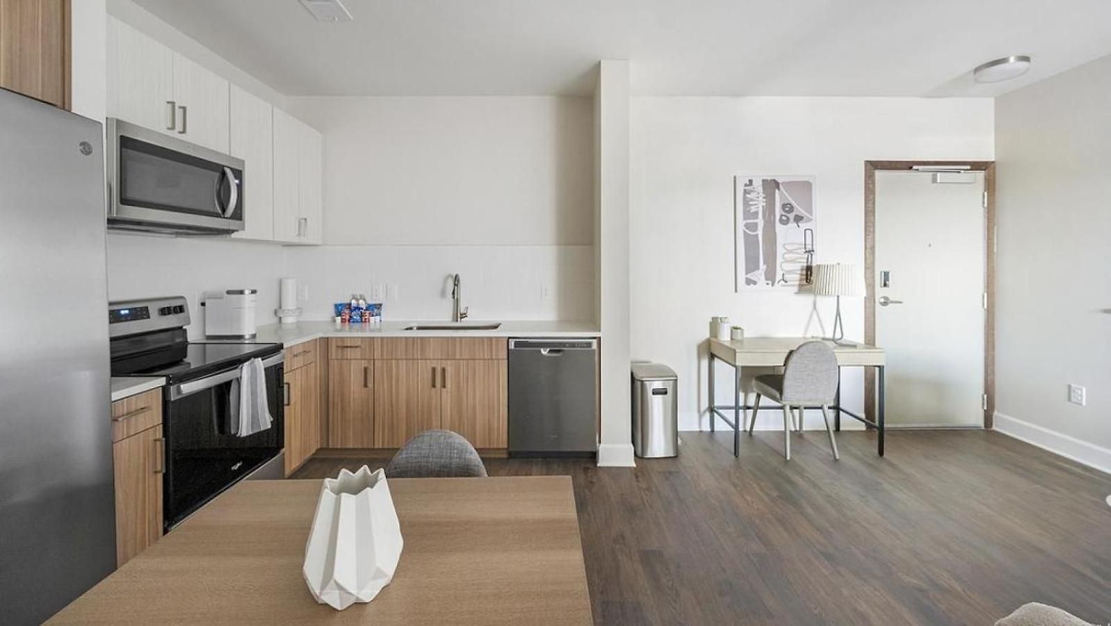 Landing - Modern With Amazing Amenities