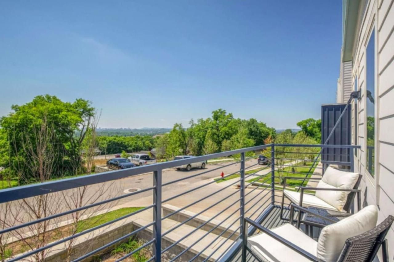 Luxury Four-story Home, Rooftop Deck With Views, Pingpong! Sleeps 12! Holiday home