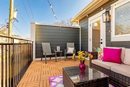 Holiday home Disco Dollhouse - East + 2 8 Mi Downtown
