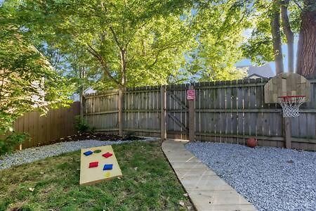 The Maple House - Huge Backyard & Mins To Broadway Holiday home Nashville