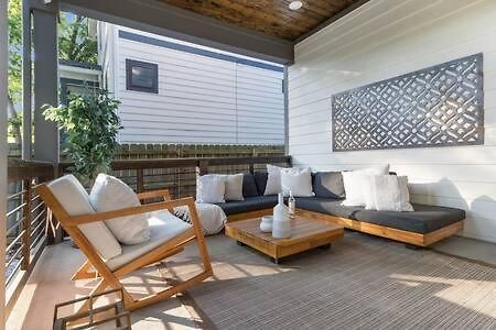 Holiday home The Maple House - Huge Backyard & Mins To Broadway