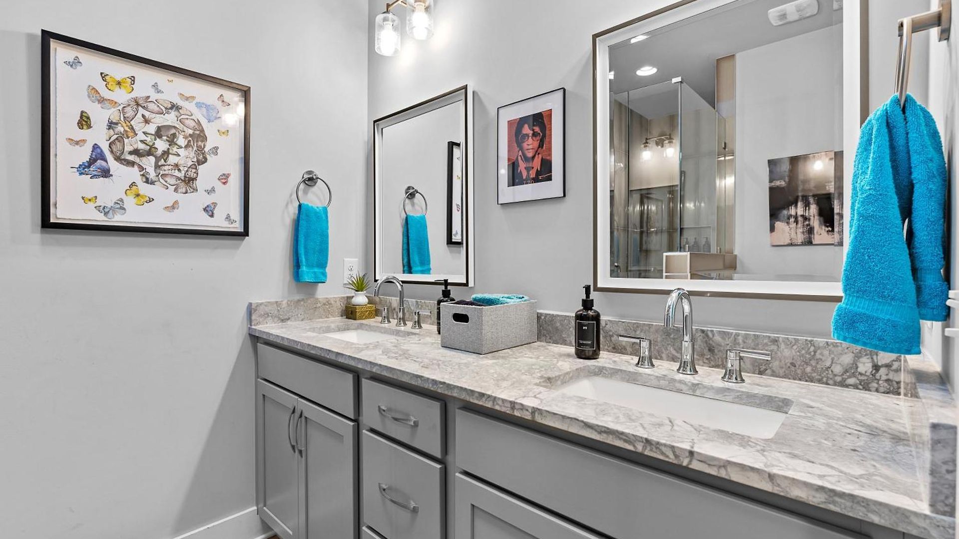 Apartment Heights Townhome With Free Parking & 3 Baths *