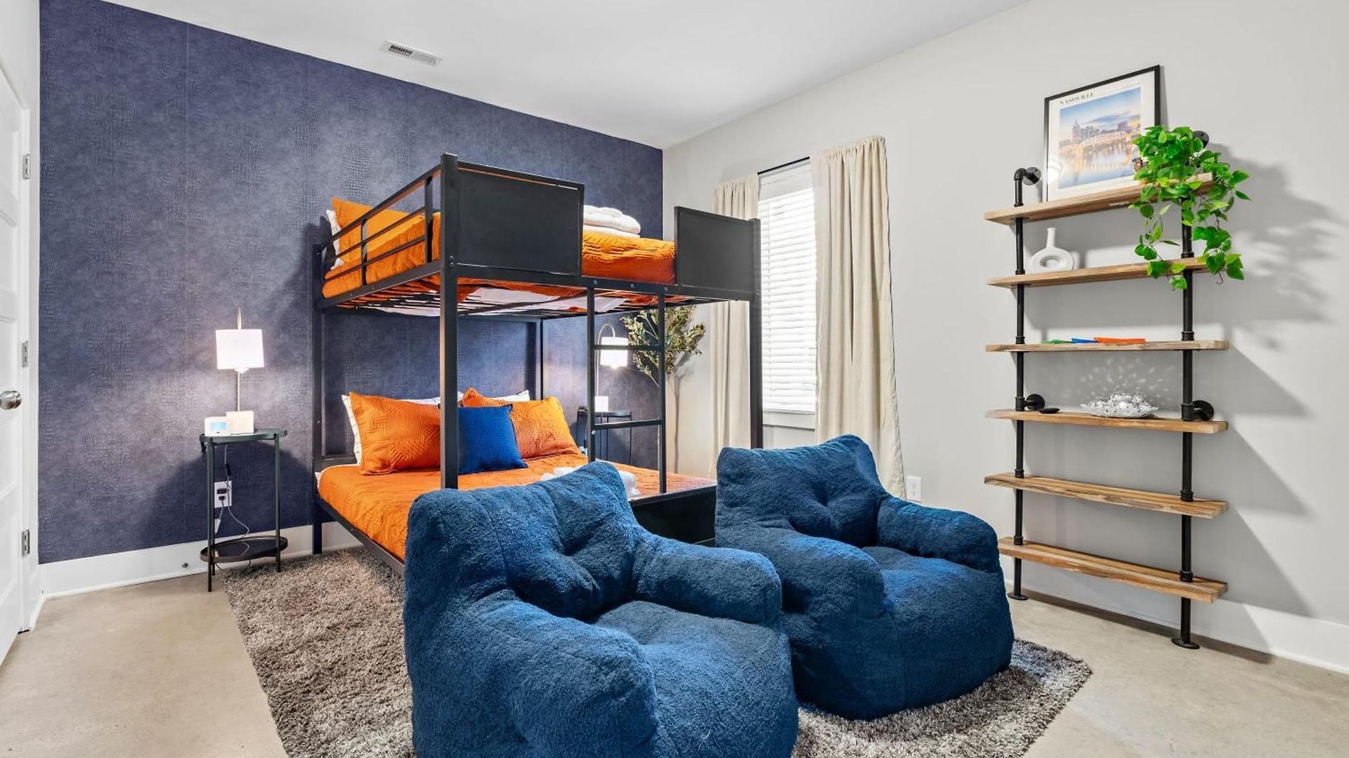 Holiday home 5 Mins To Dt ~gameroom ~ Balcony~sleeps 10~karaoke Nashville
