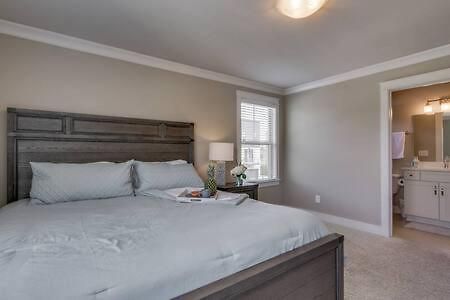 Twin Belmont Homes W 8 King 4 Living Sleep Up To 24 Guests Walk To Belmont & Vanderbilt Near Music Row The Gulch & 12 South 2 Miles To Broadway Smart Tvs Parking 24 Hr Hospitality Holiday home *