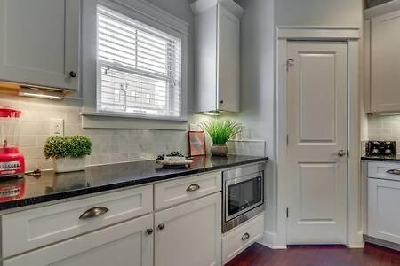 Twin Belmont Homes W 8 King 4 Living Sleep Up To 24 Guests Walk To Belmont & Vanderbilt Near Music Row The Gulch & 12 South 2 Miles To Broadway Smart Tvs Parking 24 Hr Hospitality * Nashville