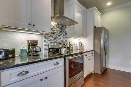 Holiday home Twin Belmont Homes W 8 King 4 Living Sleep Up To 24 Guests Walk To Belmont & Vanderbilt Near Music Row The Gulch & 12 South 2 Miles To Broadway Smart Tvs Parking 24 Hr Hospitality *