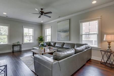 Twin Belmont Homes W 8 King 4 Living Sleep Up To 24 Guests Walk To Belmont & Vanderbilt Near Music Row The Gulch & 12 South 2 Miles To Broadway Smart Tvs Parking 24 Hr Hospitality Holiday home *