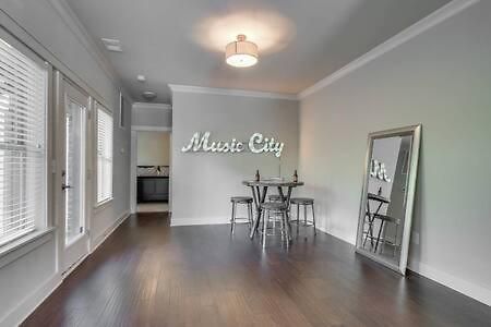 Twin Belmont Homes W 8 King 4 Living Sleep Up To 24 Guests Walk To Belmont & Vanderbilt Near Music Row The Gulch & 12 South 2 Miles To Broadway Smart Tvs Parking 24 Hr Hospitality * Nashville