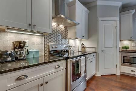 Twin Belmont Homes W 8 King 4 Living Sleep Up To 24 Guests Walk To Belmont & Vanderbilt Near Music Row The Gulch & 12 South 2 Miles To Broadway Smart Tvs Parking 24 Hr Hospitality *
