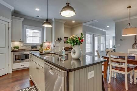Holiday home Twin Belmont Homes W 8 King 4 Living Sleep Up To 24 Guests Walk To Belmont & Vanderbilt Near Music Row The Gulch & 12 South 2 Miles To Broadway Smart Tvs Parking 24 Hr Hospitality