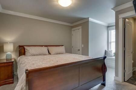 Twin Belmont Homes W 8 King 4 Living Sleep Up To 24 Guests Walk To Belmont & Vanderbilt Near Music Row The Gulch & 12 South 2 Miles To Broadway Smart Tvs Parking 24 Hr Hospitality Holiday home *