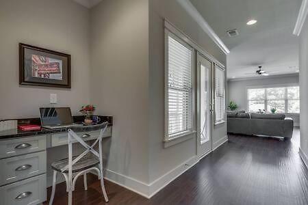 Holiday home Twin Belmont Homes W 8 King 4 Living Sleep Up To 24 Guests Walk To Belmont & Vanderbilt Near Music Row The Gulch & 12 South 2 Miles To Broadway Smart Tvs Parking 24 Hr Hospitality