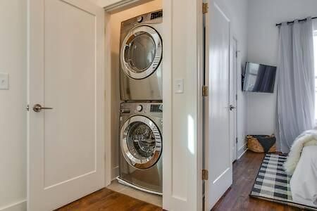 Holiday home Luxe Hillsboro Village Homes For 24 With 4 Patios, Rooftops And Garage Parking, Gourmet Kitchens And Smart Tvs, Walk To Vanderbilt, Pancake Pantry And Fido, 24hr Hospitality, 10 Min To Broadway And The Parthenon Nashville