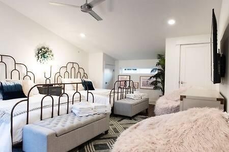 Luxe Hillsboro Village Homes For 24 With 4 Patios, Rooftops And Garage Parking, Gourmet Kitchens And Smart Tvs, Walk To Vanderbilt, Pancake Pantry And Fido, 24hr Hospitality, 10 Min To Broadway And The Parthenon Holiday home