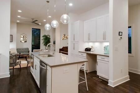 6 Bedroom Gulch Homes, Garages, Rooftops, Walk To Gulch 10 Mins To Broadway, 24 Hour Hospitality Team, Perfect For Groups Holiday home