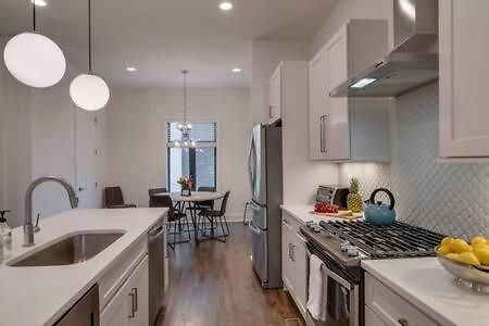 6 Bedroom Gulch Homes, Garages, Rooftops, Walk To Gulch 10 Mins To Broadway, 24 Hour Hospitality Team, Perfect For Groups Holiday home Nashville