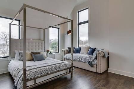 6 Bedroom Gulch Homes, Garages, Rooftops, Walk To Gulch 10 Mins To Broadway, 24 Hour Hospitality Team, Perfect For Groups Holiday home *
