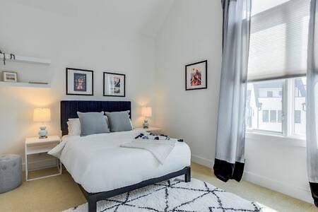Holiday home 5 Mins To Belmont And Vandy, Rooftop Deck, Garage, 4 Bedroom With Rooftop And Grill, 10 Mins To Broadway, Perfect For Groups, 24 Hour Hospitality, Also Available For Long Term Nashville