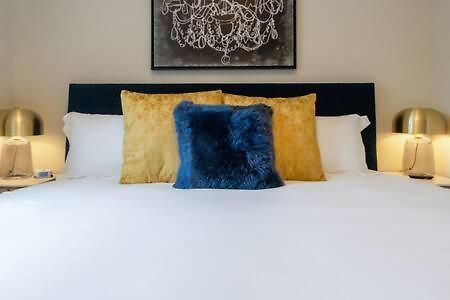 7br Retreat, Rooftops, Garages, Walkable To Faves 5 Mins To Nissan Stadium, Less Than 10 Mins To Broadway, 24 Hr Hospitality, Great For Groups Holiday home Nashville