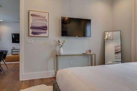7br Retreat, Rooftops, Garages, Walkable To Faves 5 Mins To Nissan Stadium, Less Than 10 Mins To Broadway, 24 Hr Hospitality, Great For Groups *