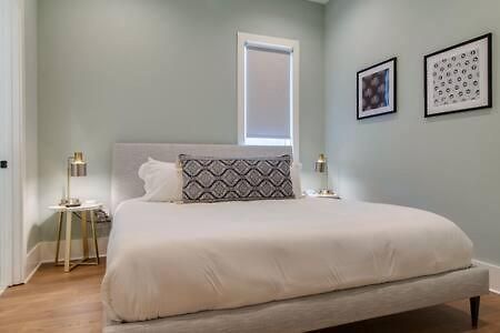 7br Retreat, Rooftops, Garages, Walkable To Faves 5 Mins To Nissan Stadium, Less Than 10 Mins To Broadway, 24 Hr Hospitality, Great For Groups Holiday home *